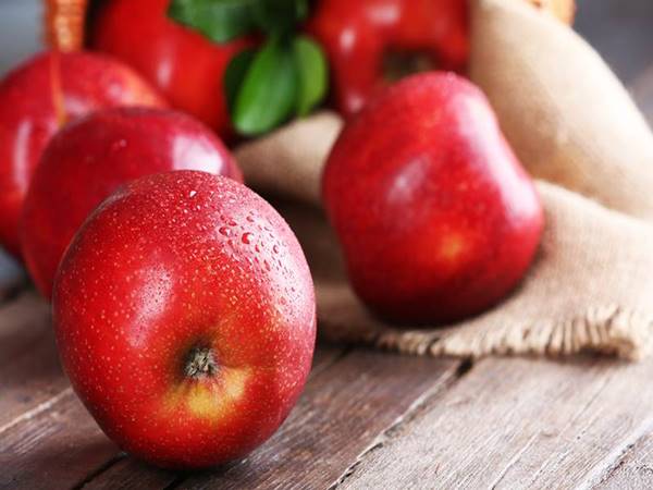 Nằm mơ thấy quả táo đánh con gì?