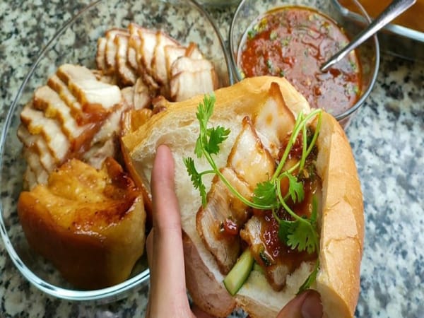 Nằm mơ thấy ăn bánh mì chọn con gì may mắn sớm phát tài