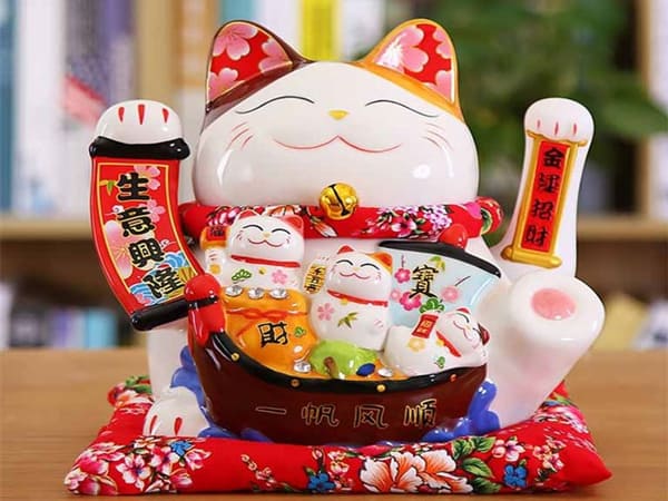 Nhìn thấy Mèo thần tài biểu tượng của tiền tài và giàu có