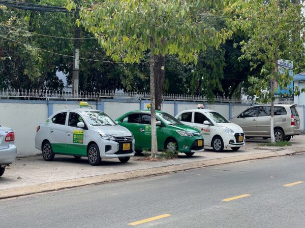 Trường hợp nhìn thấy chiếc xe taxi có màu sắc lạ