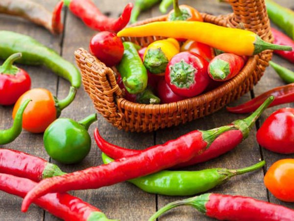 Thu hoạch quả ớt ẩn ý điềm gì về tình hình tài chính?