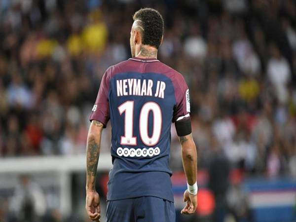 neymar-mac-ao-so-may