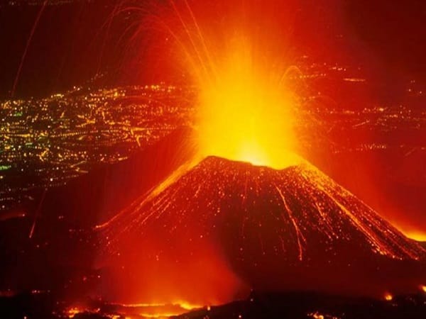 Nằm mơ thấy núi lửa phun trào mang điềm tốt xấu thế nào?