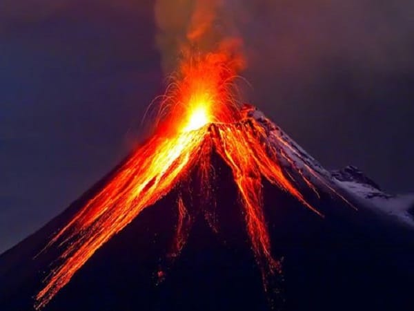 Giải mã chi tiết các giấc mơ thấy núi lửa phun trào