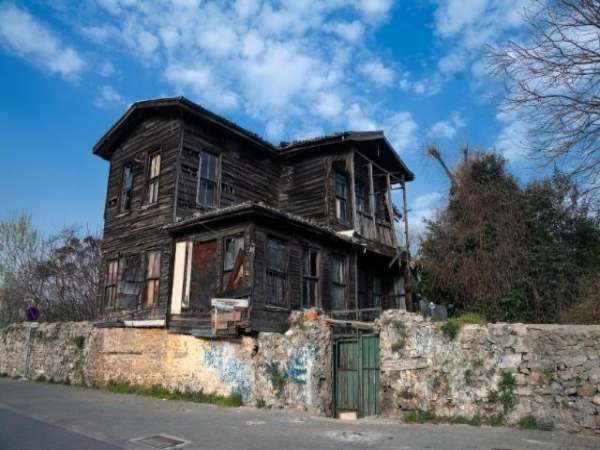 Nằm mơ thấy ngôi nhà cũ là điềm gì, báo hiệu hung hay cát?